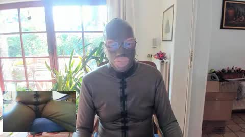 Snapshot of bob2658 chatting on October 19, 11:44 am SlaveRobert online show from October 19, 11:44 am