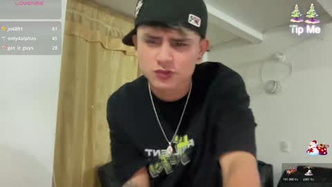 Snapshot of bob_pettersonn chatting on December 2, 7:58 am Bob INDEPENDENT MODEL online show from December 2, 7:58 am