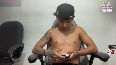 Snapshot of bob_pettersonn chatting on December 3, 4:36 am Bob INDEPENDENT MODEL online show from December 3, 4:36 am