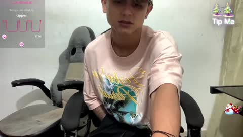 Snapshot of bob_pettersonn chatting on December 8, 12:18 am Bob INDEPENDENT MODEL online show from December 8, 12:18 am