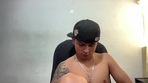 Snapshot of bob_pettersonn chatting on December 22, 4:27 pm Bob INDEPENDENT MODEL online show from December 22, 4:27 pm