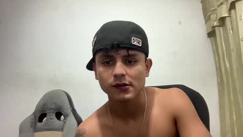 Snapshot of bob_pettersonn chatting on December 22, 11:41 pm Bob INDEPENDENT MODEL online show from December 22, 11:41 pm