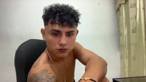 Snapshot of bob_pettersonn chatting on December 24, 1:49 am Bob INDEPENDENT MODEL online show from December 24, 1:49 am