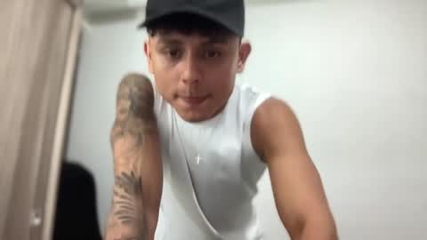 Snapshot of bob_pettersonn chatting on February 24, 9:52 pm Bob INDEPENDENT MODEL online show from February 24, 9:52 pm