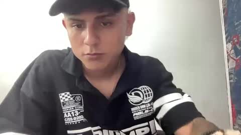 Snapshot of bob_pettersonn chatting on March 3, 10:10 pm Bob INDEPENDENT MODEL online show from March 3, 10:10 pm