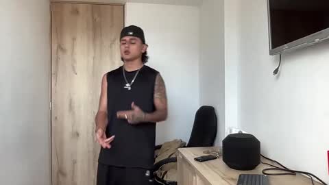 Snapshot of bob_pettersonn chatting on September 12, 9:26 pm Bob INDEPENDENT MODEL online show from September 12, 9:26 pm