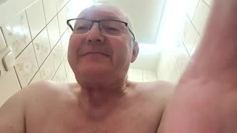 Snapshot of bobi265 chatting on February 11, 4:17 am bobi265 online show from February 11, 4:17 am