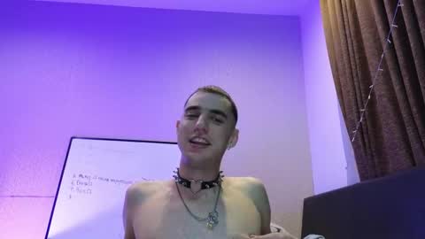 Snapshot of bobo_everytime chatting on September 20, 8:32 pm Bobo loverboy online show from September 20, 8:32 pm