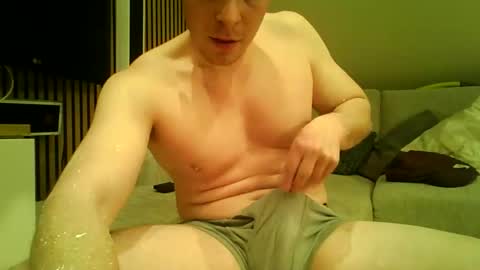 Snapshot of bodyb93 chatting on April 10, 6:34 pm Sascha online show from April 10, 6:34 pm