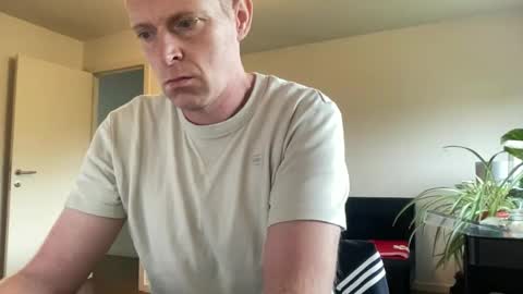 Snapshot of boegieboy76 chatting on October 17, 8:50 am ask me online show from October 17, 8:50 am