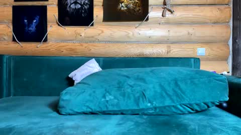 Nail and Olivia online show from December 3, 10:57 am