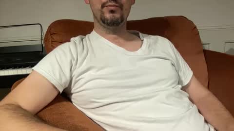 Snapshot of boludopeludo chatting on October 27, 2:37 am edilsonrd online show from October 27, 2:37 am