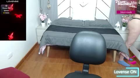 Snapshot of bom_bomx chatting on October 6, 11:46 pm Paris online show from October 6, 11:46 pm