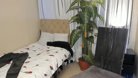 bombshelllaurax online show from March 3, 1:42 pm