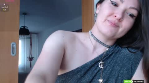 Snapshot of bon_appetits69 chatting on December 10, 11:32 am Luthien online show from December 10, 11:32 am