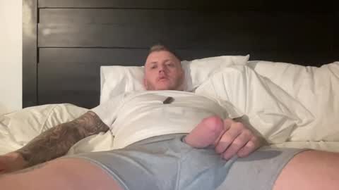 Snapshot of boner4you1994 chatting on February 17, 9:52 pm boner4you1994 online show from February 17, 9:52 pm