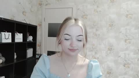Snapshot of bonggarrido chatting on October 20, 8:26 am Ella online show from October 20, 8:26 am