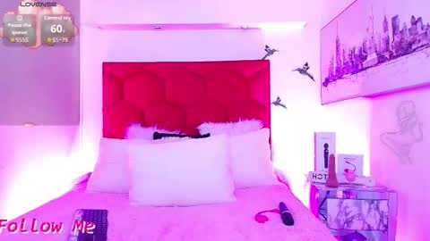 Snapshot of bonn_glow chatting on January 31, 8:07 pm i AM Bonnie online show from January 31, 8:07 pm