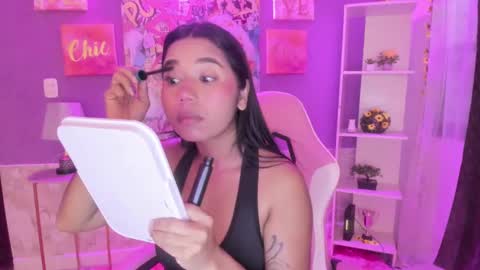 Snapshot of bonnie_benet chatting on December 9, 11:04 am Bonnie online show from December 9, 11:04 am