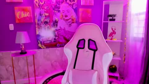 Snapshot of bonnie_benet chatting on December 28, 12:24 pm Bonnie online show from December 28, 12:24 pm