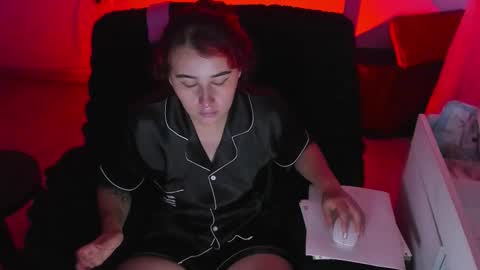 Bonnie Help me reach 500 likes online show from October 20, 9:59 pm