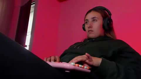 Bonnie Help me reach 500 likes online show from December 22, 9:23 pm