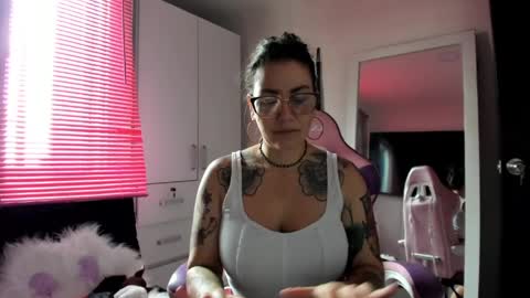 bonnie online show from April 7, 7:03 pm