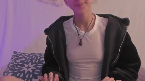   online show from March 6, 11:36 am