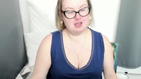 Snapshot of bonnieshining chatting on February 2, 4:55 am Bonnie online show from February 2, 4:55 am