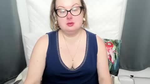 Snapshot of bonnieshining chatting on February 4, 5:02 am Bonnie online show from February 4, 5:02 am