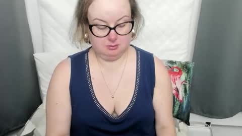 Snapshot of bonnieshining chatting on February 7, 9:02 am Bonnie online show from February 7, 9:02 am