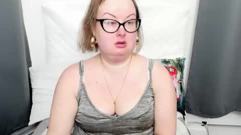 Snapshot of bonnieshining chatting on March 3, 5:46 am Bonnie online show from March 3, 5:46 am