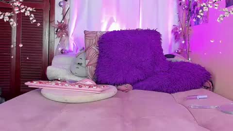 Bonnie Yoshida online show from December 20, 2:49 pm
