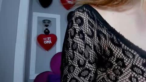 Snapshot of bonniie_22 chatting on February 14, 9:44 pm Bonnie online show from February 14, 9:44 pm