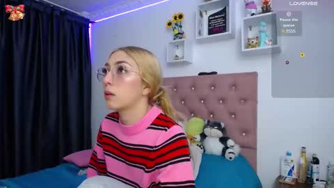 Soffy Brooks Independent model online show from October 25, 5:26 am