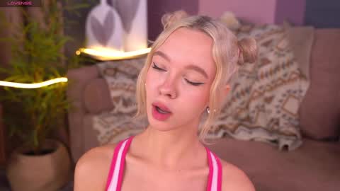 Snapshot of boobybliss chatting on September 22, 8:27 am Alina online show from September 22, 8:27 am