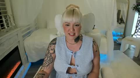 Snapshot of boobznbeer chatting on February 23, 3:13 am Miley online show from February 23, 3:13 am