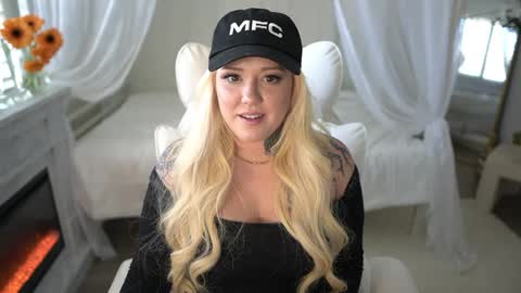 Snapshot of boobznbeer chatting on March 9, 12:21 am Miley online show from March 9, 12:21 am