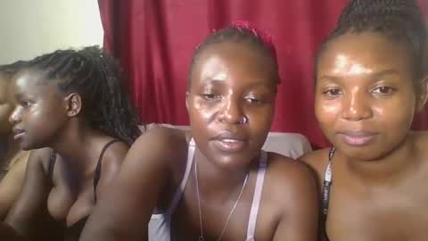 Snapshot of bootie_caramel chatting on February 19, 12:35 am bootie_caramel online show from February 19, 12:35 am