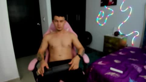 booyhott_ online show from October 18, 7:25 pm