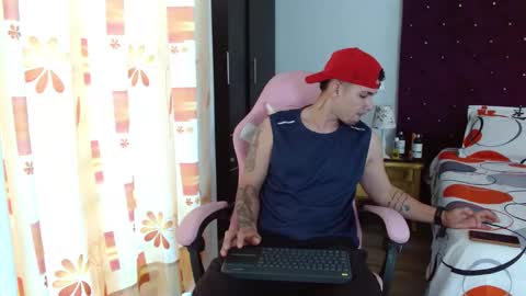 booyhott_ online show from October 25, 7:52 pm