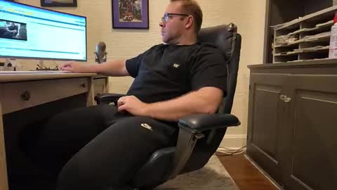 Snapshot of boredhorndog chatting on December 2, 3:45 am Boredhorndog online show from December 2, 3:45 am