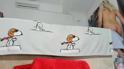 Snapshot of bornforporn_ chatting on December 5, 5:27 am THUMPS UP PLEASE ITS IMPORTANT online show from December 5, 5:27 am