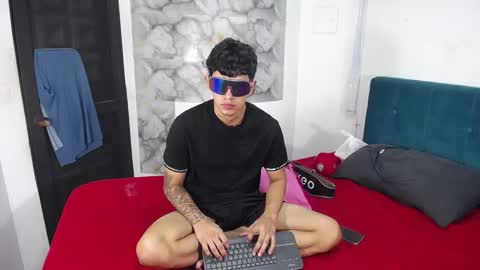 Snapshot of boss_samm chatting on February 3, 6:46 pm Samm online show from February 3, 6:46 pm