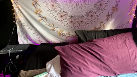 BossMom online show from February 9, 9:17 pm