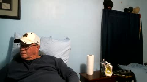 Snapshot of bottomjacki chatting on December 15, 7:31 pm Jackie online show from December 15, 7:31 pm