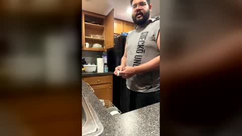 Snapshot of bottomman1990 chatting on January 9, 12:02 am uncutpr online show from January 9, 12:02 am