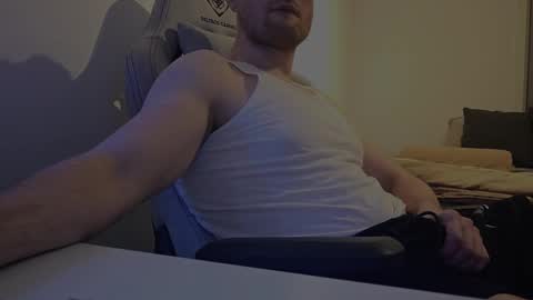 Snapshot of bottomtsinner chatting on February 7, 10:13 pm bottomtsinner online show from February 7, 10:13 pm