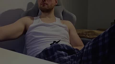 Snapshot of bottomtsinner chatting on February 13, 11:23 pm bottomtsinner online show from February 13, 11:23 pm