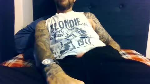 bowie69420 online show from December 6, 8:05 am